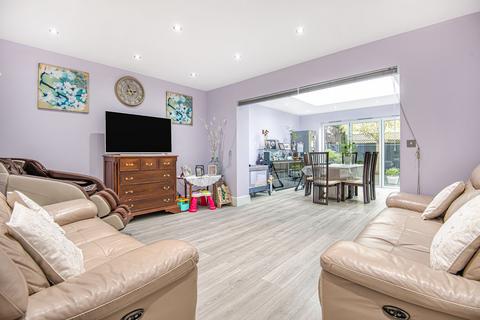 undefined, Passmore Gardens, London N11