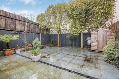 undefined, Passmore Gardens, London N11