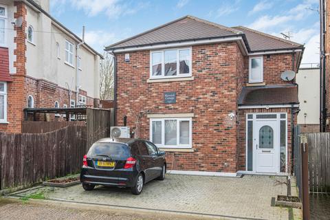undefined, Passmore Gardens, London N11