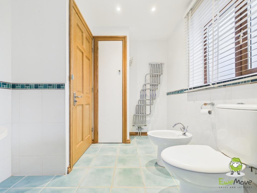 Ewe Move Basingstoke Wokefield Row Bathroom