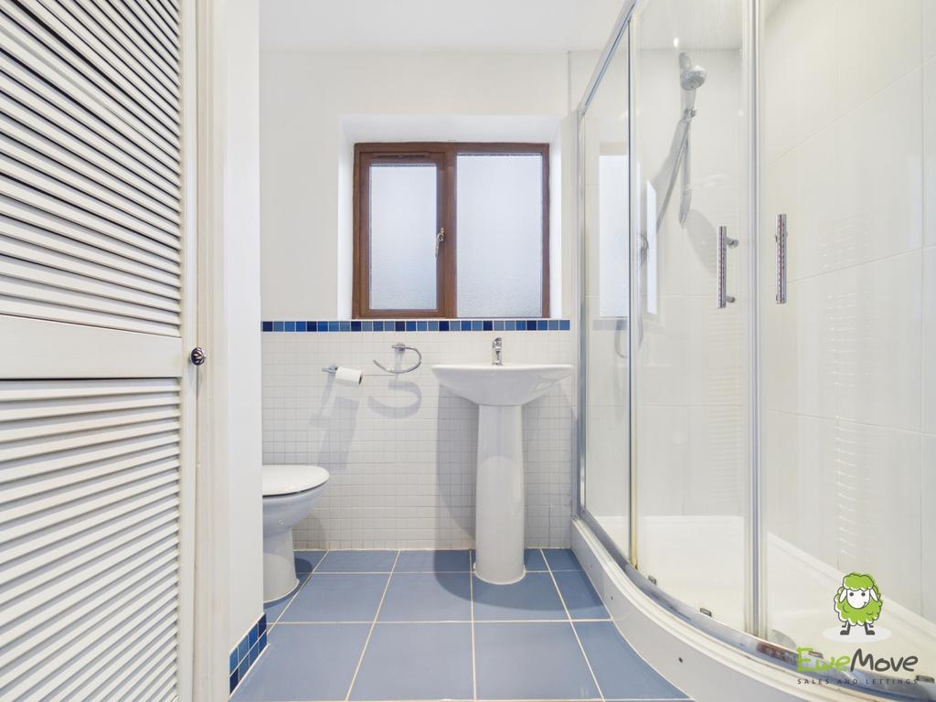 Ewe Move Basingstoke Wokefield Row Shower Room