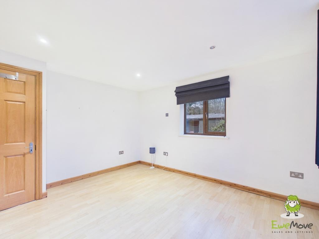 Ewe Move Basingstoke Wokefield Row Bedroom One
