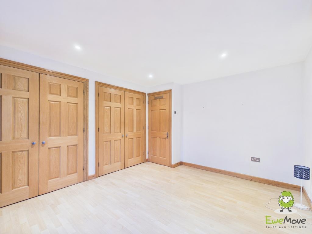 Ewe Move Basingstoke Wokefield Row Bedroom One