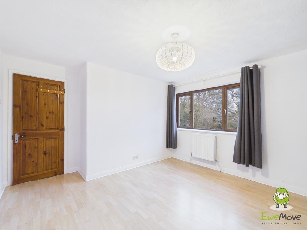 Ewe Move Basingstoke Wokefield Row Bedroom Two