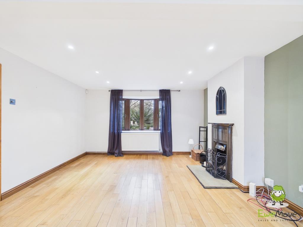 Ewe Move Basingstoke Wokefield Row Living Room