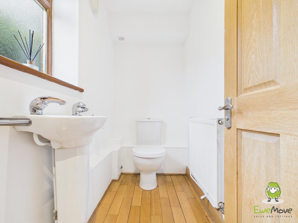 Ewe Move Basingstoke Wokefield Row Cloakroom