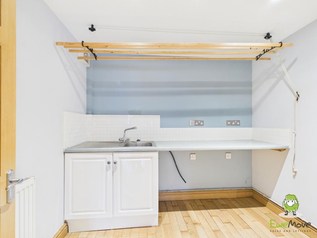 Ewe Move Basingstoke Wokefield Row Utility Room