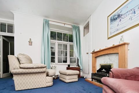 2 bedroom ground floor flat for sale, Marina, St. Leonards-On-Sea