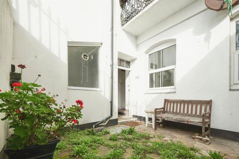 2 bedroom ground floor flat for sale, Marina, St. Leonards-On-Sea