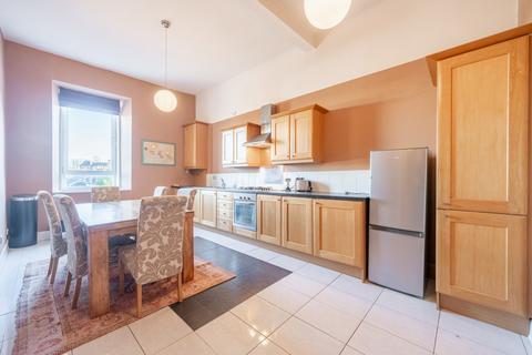 2 bedroom flat to rent, Battlefield Crescent, Flat 2-1, Mount Florida, Glasgow, G42 9JS