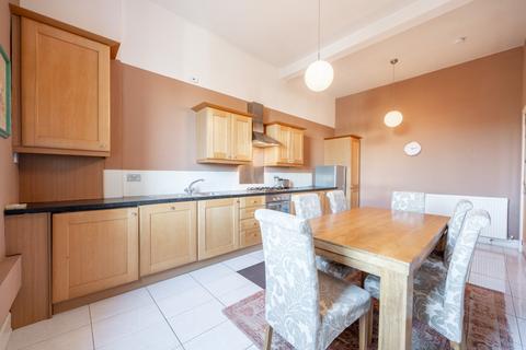 2 bedroom flat to rent, Battlefield Crescent, Flat 2-1, Mount Florida, Glasgow, G42 9JS