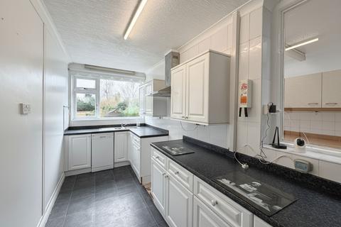3 bedroom semi-detached house to rent, Fir Tree Avenue, Coventry, CV4