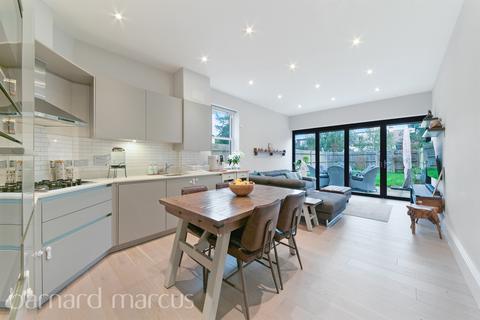3 bedroom flat for sale, The Avenue, Surbiton