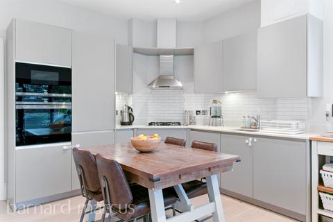 3 bedroom flat for sale, The Avenue, Surbiton