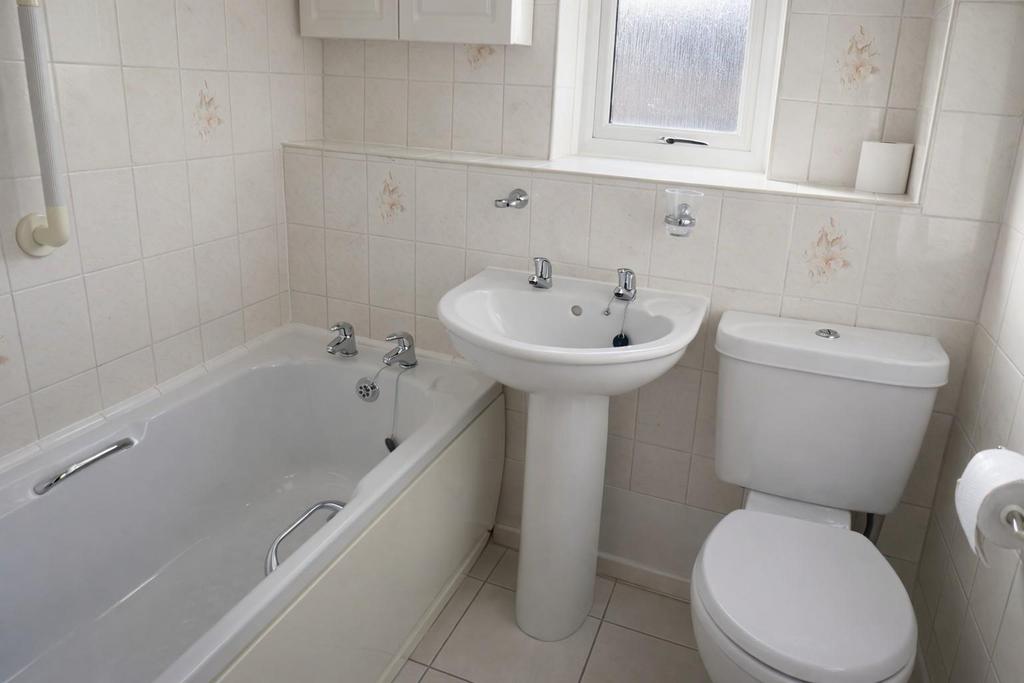 25 severn bathroom.jpg