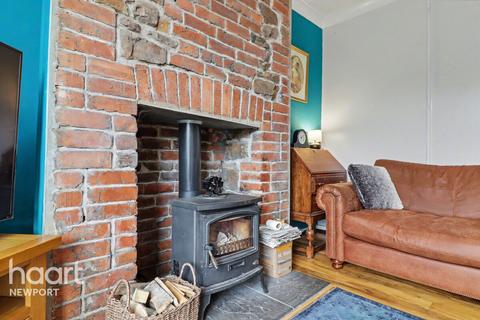 3 bedroom end of terrace house to rent, Viaduct Road, PONTYPOOL
