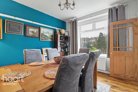 3 bedroom end of terrace house to rent, Viaduct Road, PONTYPOOL