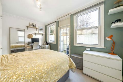 2 bedroom flat for sale, Station Parade, London SW12