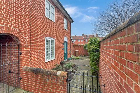 3 bedroom end of terrace house to rent, Brook Street, Woodbridge, IP12