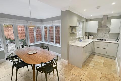 3 bedroom end of terrace house to rent, Brook Street, Woodbridge, IP12