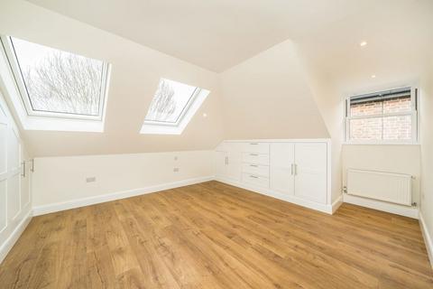 2 bedroom flat to rent, Minster Road, LONDON NW2