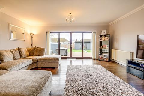 4 bedroom semi-detached house for sale, Kenilworth Gardens, Rayleigh, SS6