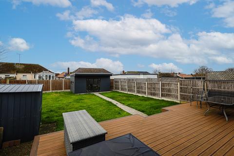 4 bedroom semi-detached house for sale, Kenilworth Gardens, Rayleigh, SS6