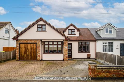 4 bedroom semi-detached house for sale, Kenilworth Gardens, Rayleigh, SS6