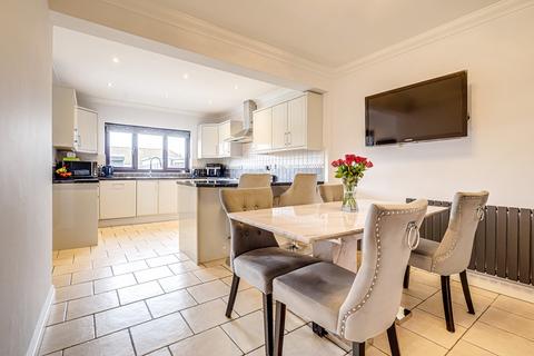 4 bedroom semi-detached house for sale, Kenilworth Gardens, Rayleigh, SS6