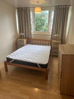1 bedroom in a house share to rent, Eastleigh Walk, London SW15