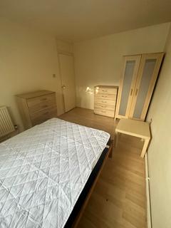 1 bedroom in a house share to rent, Eastleigh Walk, London SW15