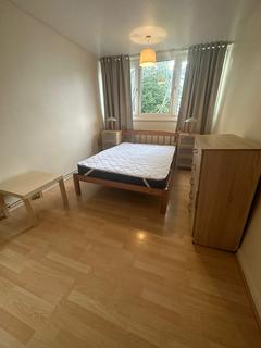 1 bedroom in a house share to rent, Eastleigh Walk, London SW15