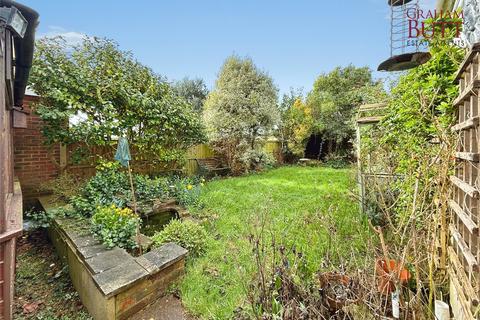 2 bedroom bungalow for sale, Oakcroft Gardens, Littlehampton, West Sussex