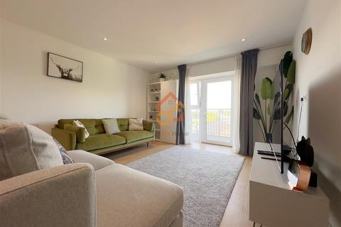 2 bedroom flat for sale, Fairbank House, 13 Beaufort Square, London NW9