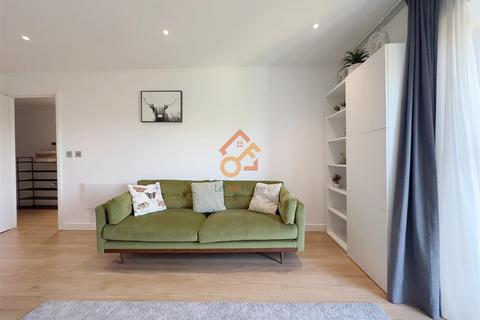 2 bedroom flat for sale, Fairbank House, 13 Beaufort Square, London NW9