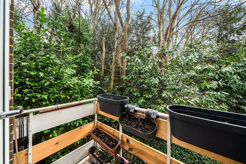 2 bedroom flat for sale, Mountcombe Close, Surbiton KT6