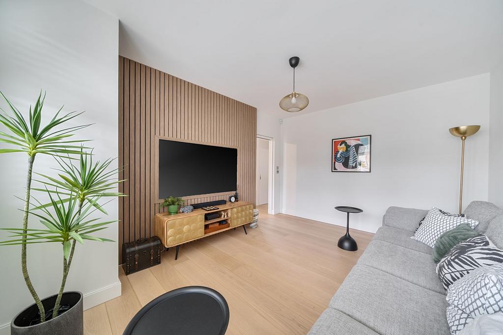 Front Reception/Lounge