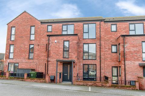 4 bedroom terraced house for sale, Fletchers Way, Castleford, WF10