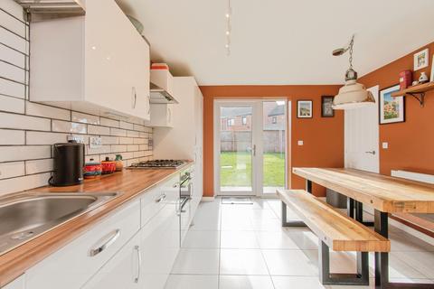 4 bedroom terraced house for sale, Fletchers Way, Castleford, WF10