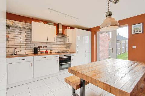 4 bedroom terraced house for sale, Fletchers Way, Castleford, WF10