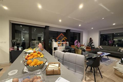 3 bedroom flat for sale, Marco Polo Tower, 6 Bonnet Street, London E16