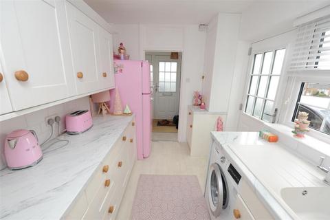 2 bedroom semi-detached bungalow for sale, Bredon Avenue, Wrose, Shipley
