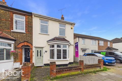 2 bedroom semi-detached house for sale, Cross Road, Romford