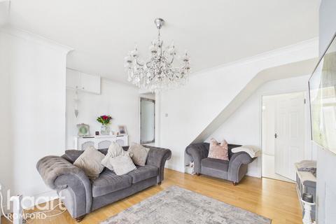 2 bedroom semi-detached house for sale, Cross Road, Romford