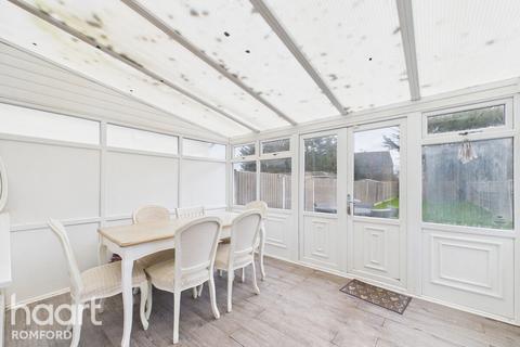 2 bedroom semi-detached house for sale, Cross Road, Romford