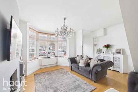 2 bedroom semi-detached house for sale, Cross Road, Romford, RM7 8AU