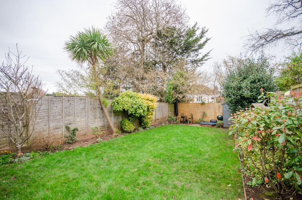 Rear garden pic 2.jpg