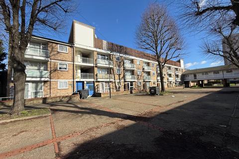 1 bedroom flat for sale, Brettenham Road, London, N18