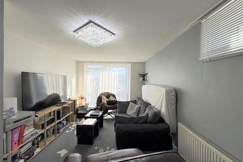 1 bedroom flat for sale, Brettenham Road, London, N18