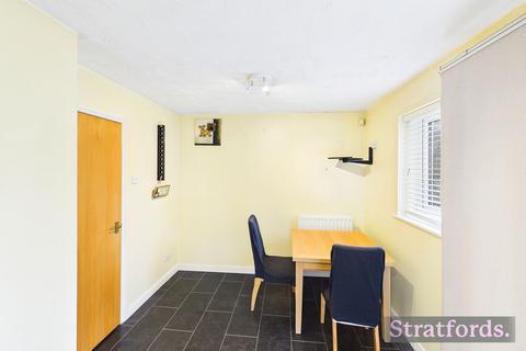 3 bedroom terraced house to rent, Penn Road, Bletchley, MK2